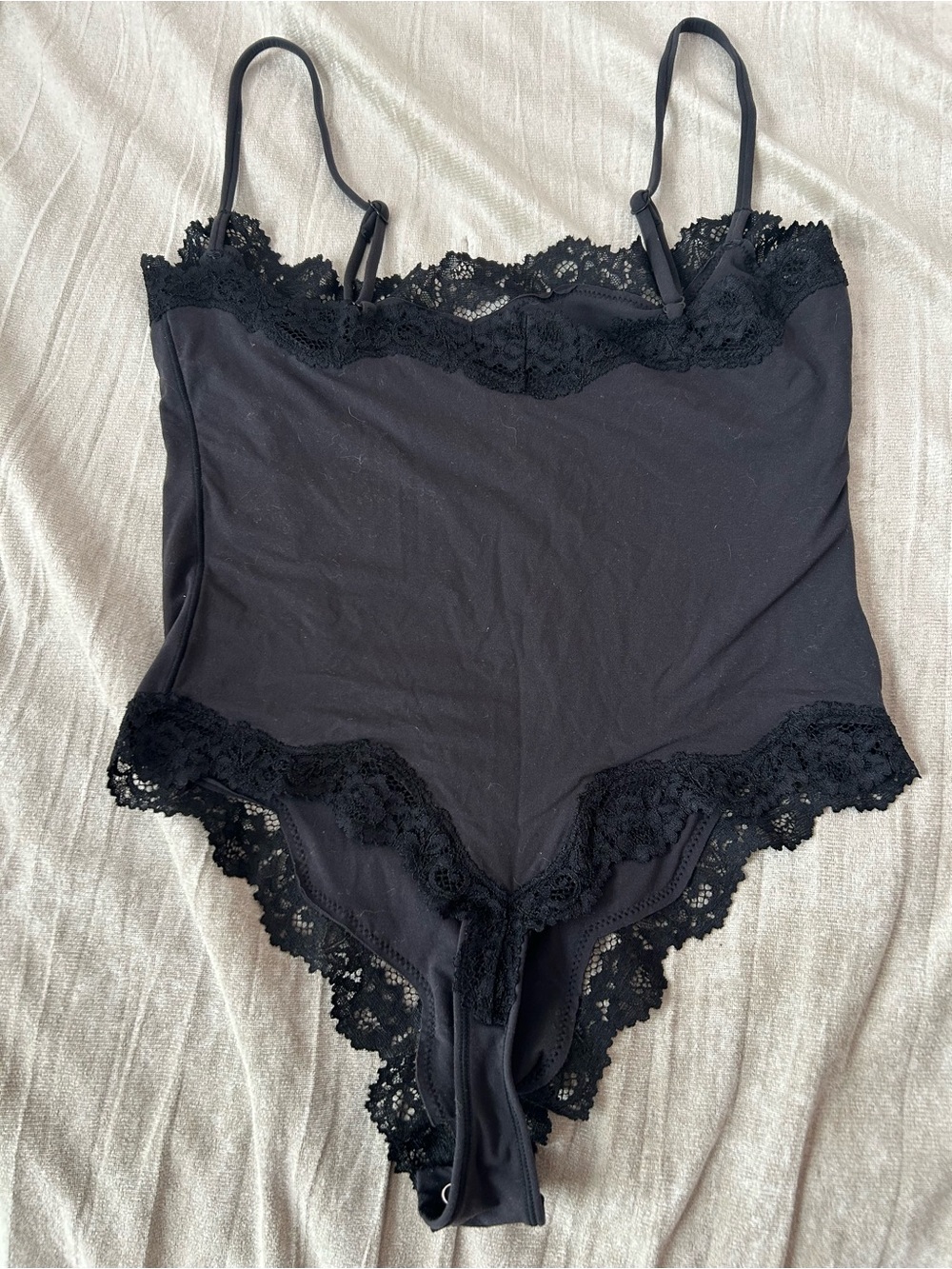 SKIMS Fits Everybody Lace Cami Thong Bodysuit in Onyx - Picture 7 of 9